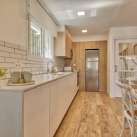 Centre, Totally Refurbished Daire *