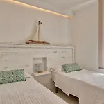 Centre, Totally Refurbished شقة