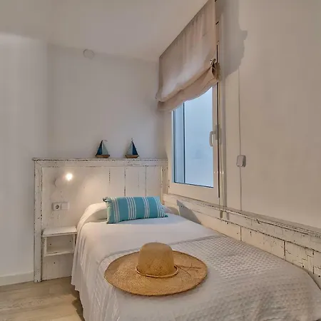 Apartment Centre, Totally Refurbished *