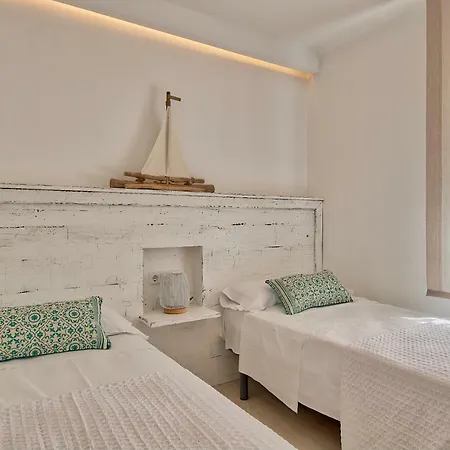 Centre, Totally Refurbished Apartment