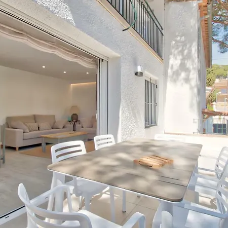 Apartment Centre, Totally Refurbished *